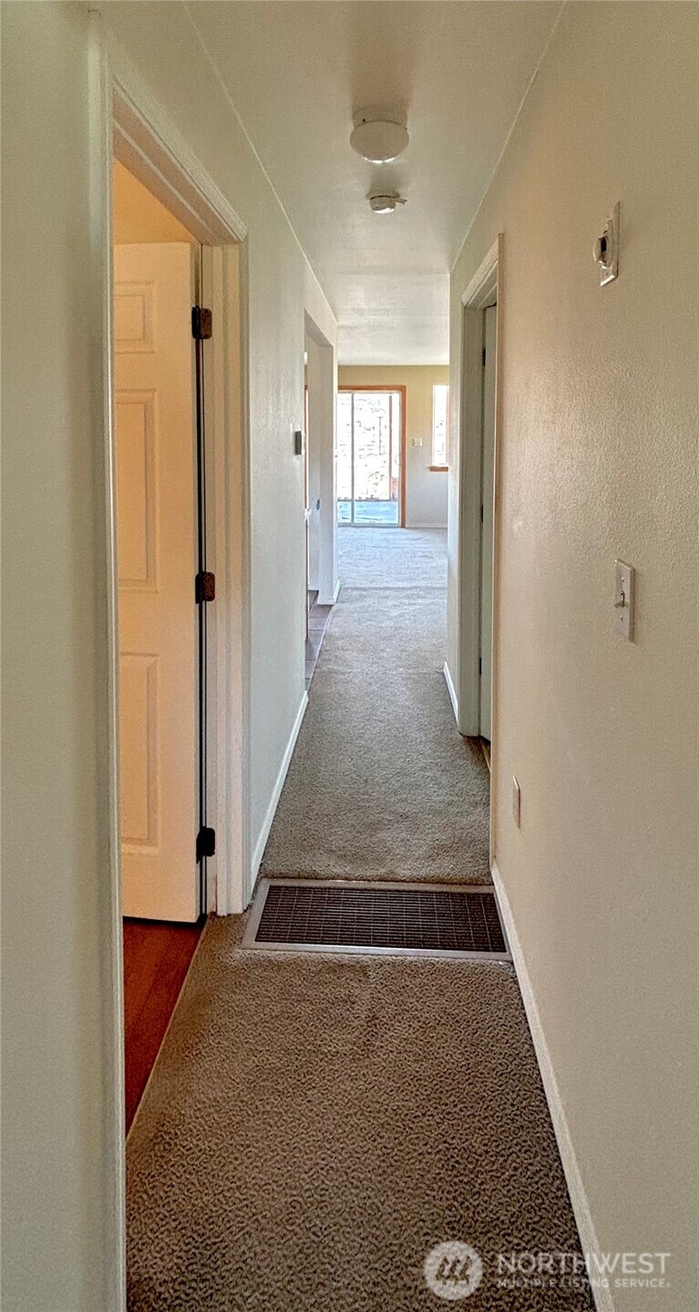 20548 Ne 22 Road Property Photo 9