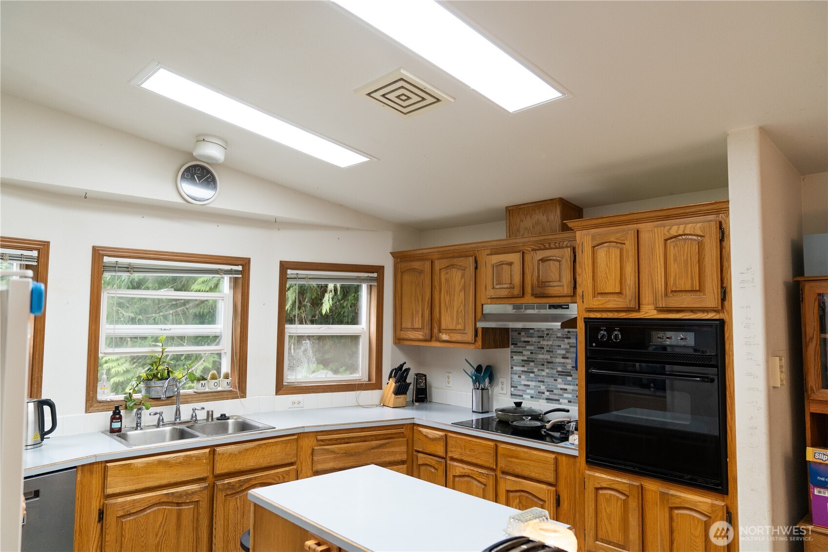 301 W Alder Drive Property Photo 4