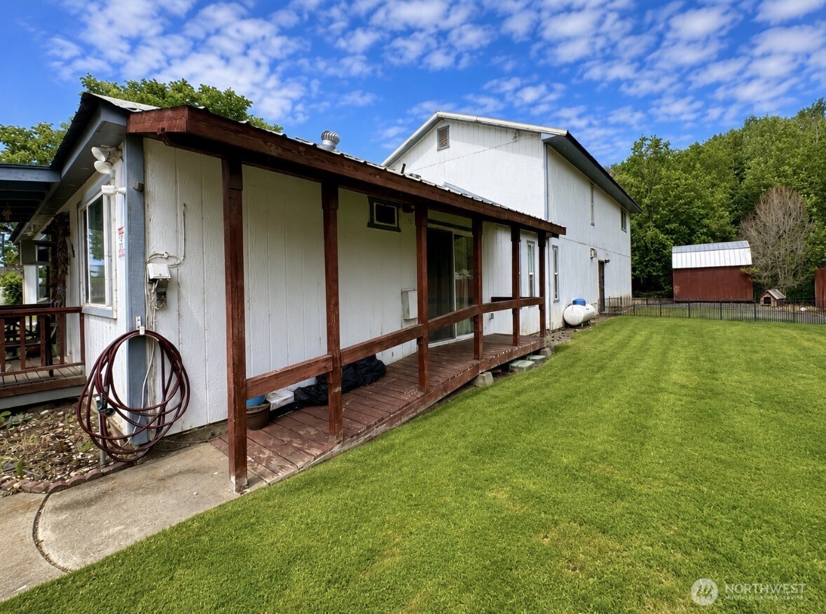 402 Juniper Street Property Photo 2