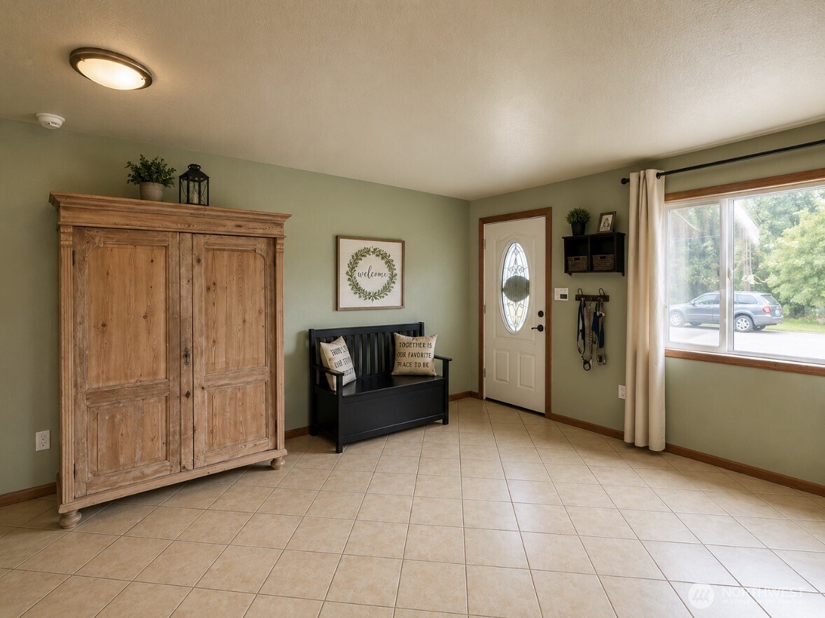 402 Juniper Street Property Photo 4