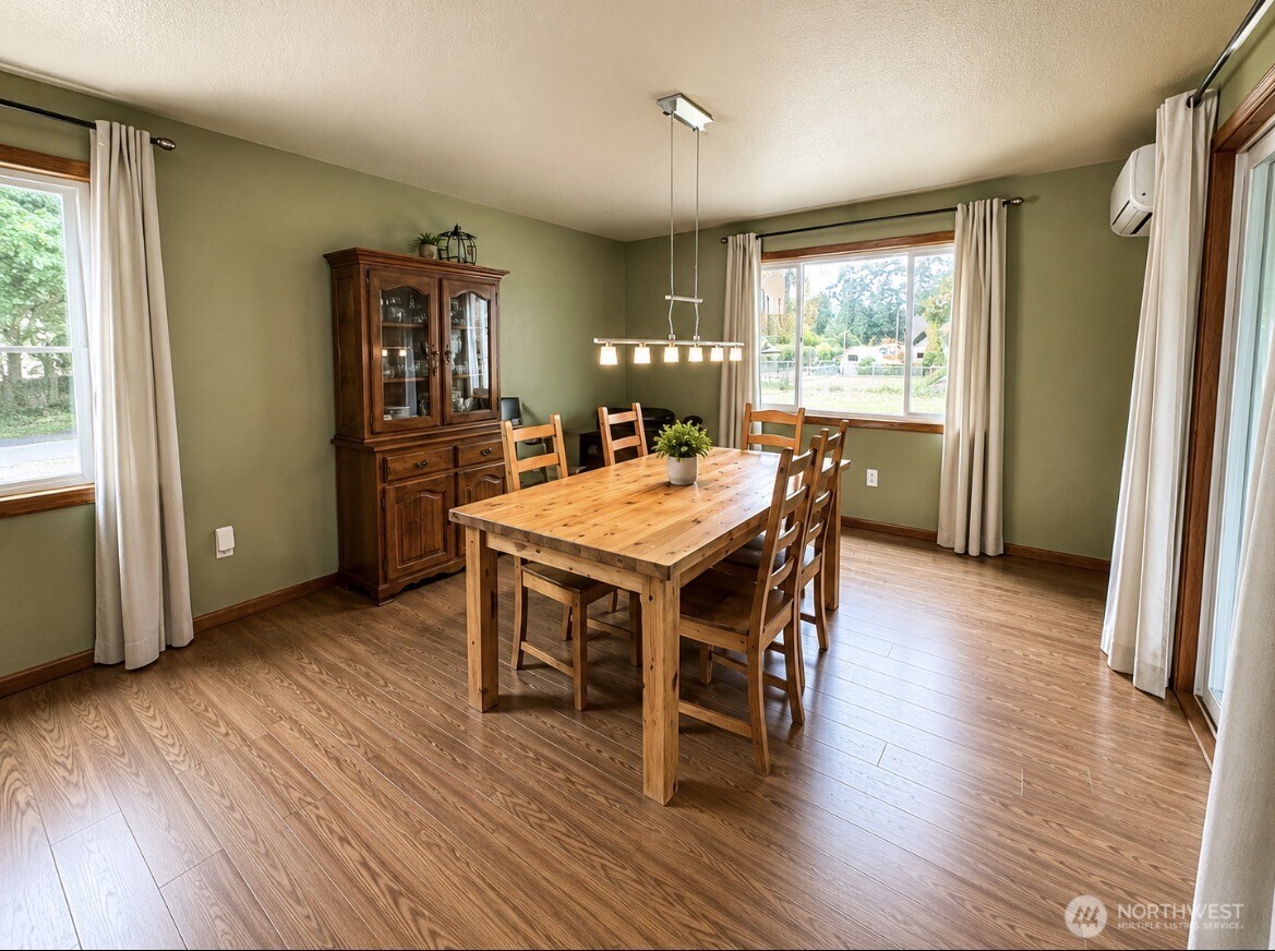 402 Juniper Street Property Photo 6