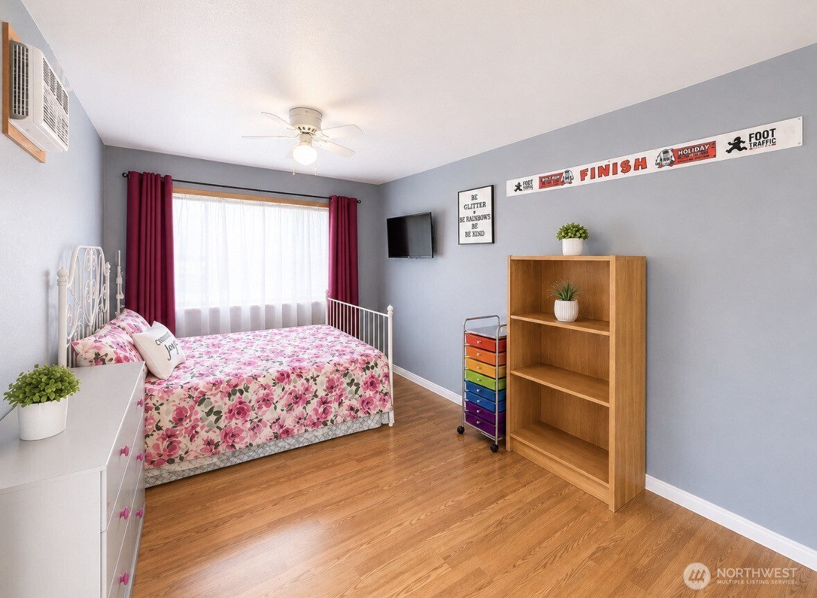 402 Juniper Street Property Photo 12