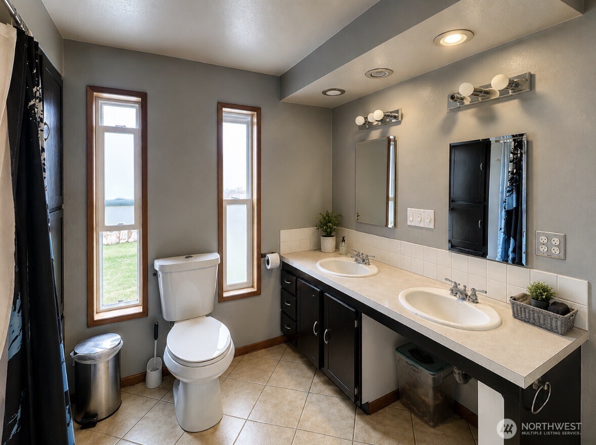 402 Juniper Street Property Photo 13