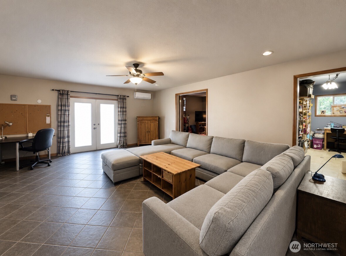 402 Juniper Street Property Photo 18