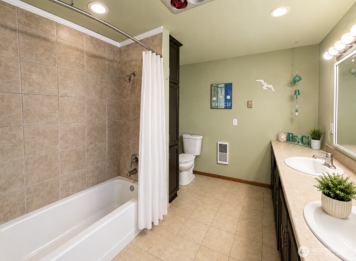 402 Juniper Street Property Photo 25
