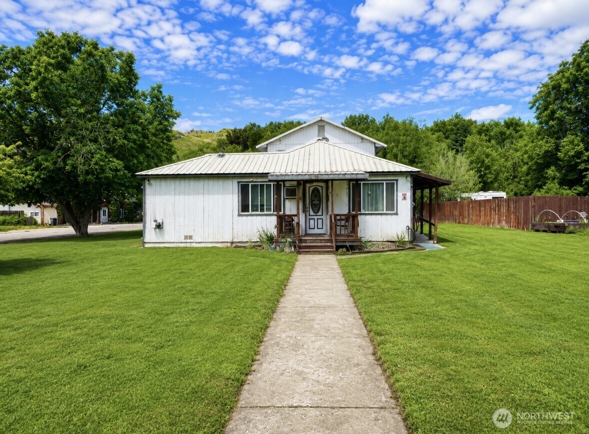 402 Juniper Street Property Photo 34