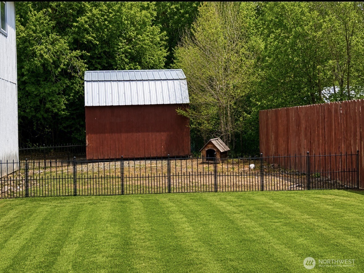 402 Juniper Street Property Photo 38