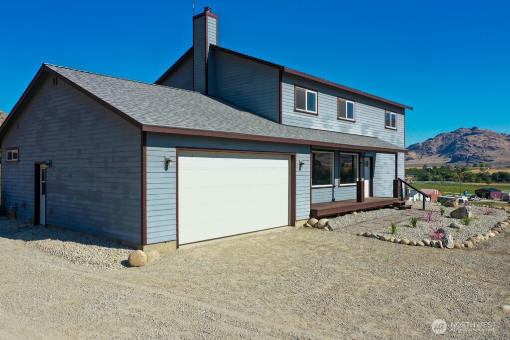 1073 Old Hwy 97 Property Photo 8
