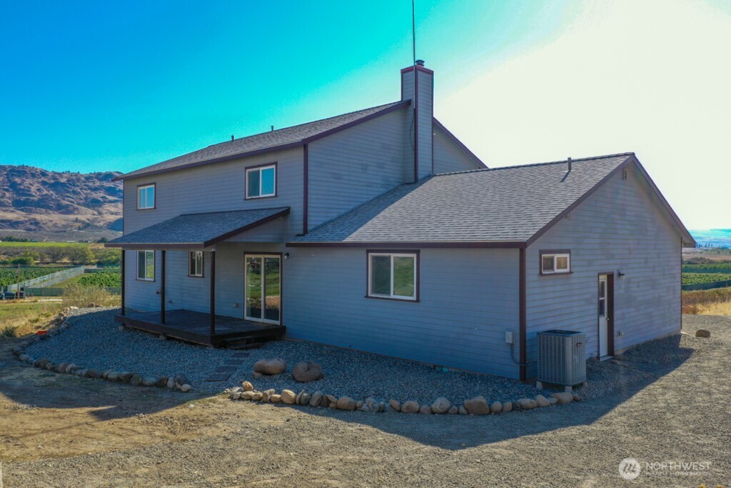 1073 Old Hwy 97 Property Photo 11