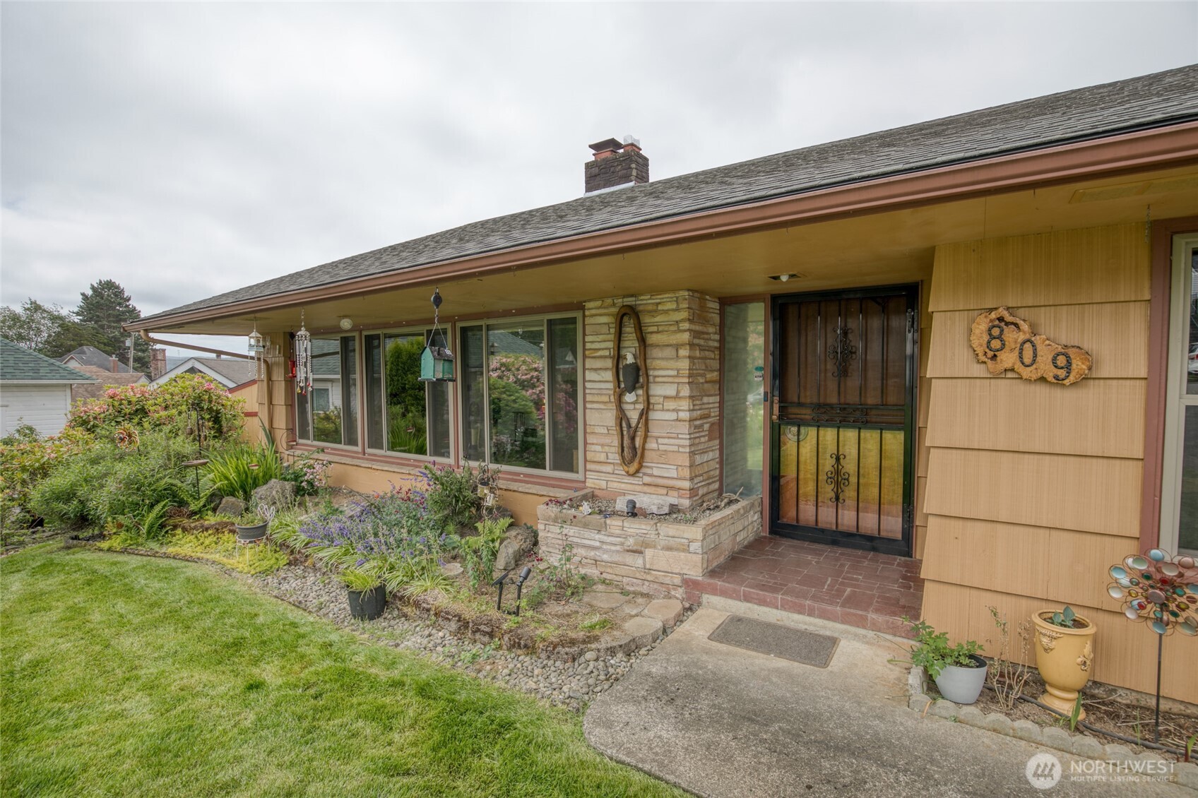 809 N L Street Property Photo 3