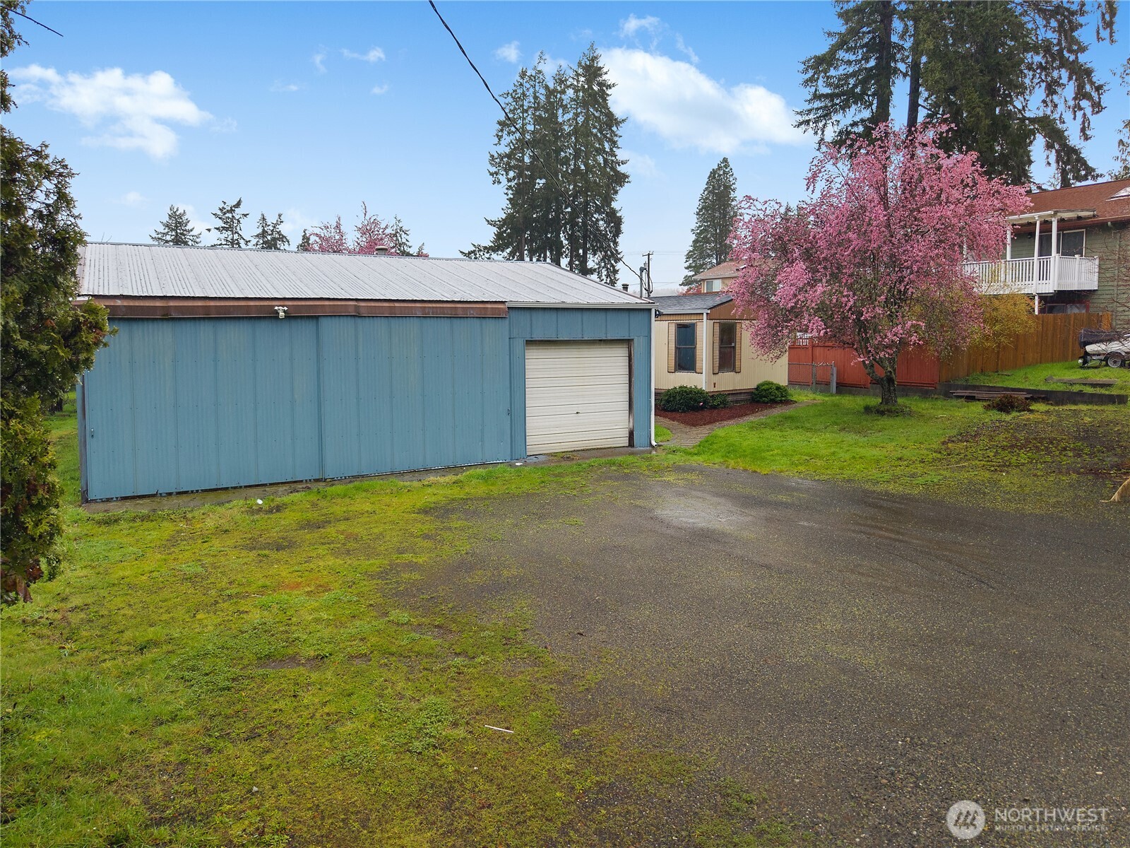 9823 Whitecap Drive Property Photo 3