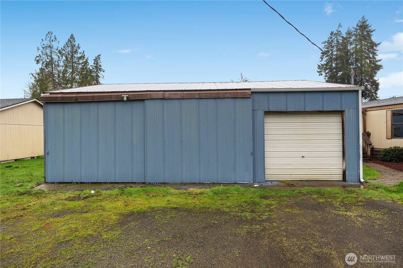 9823 Whitecap Drive Property Photo 4