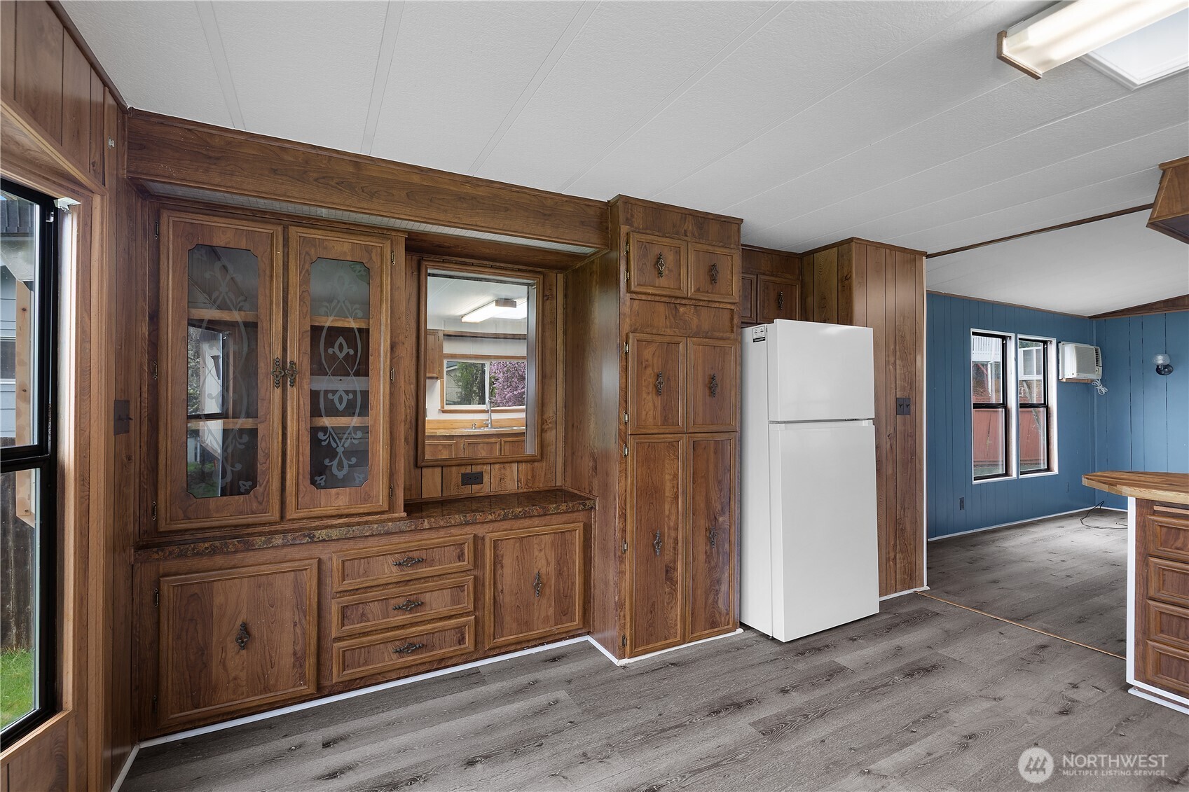9823 Whitecap Drive Property Photo 15