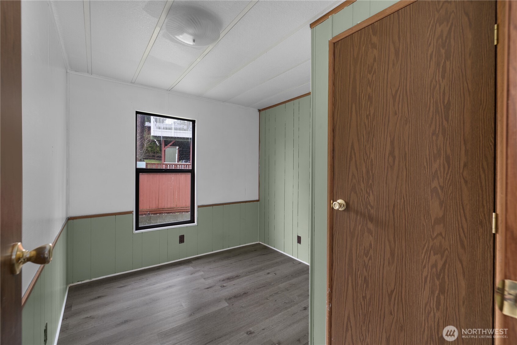 9823 Whitecap Drive Property Photo 17