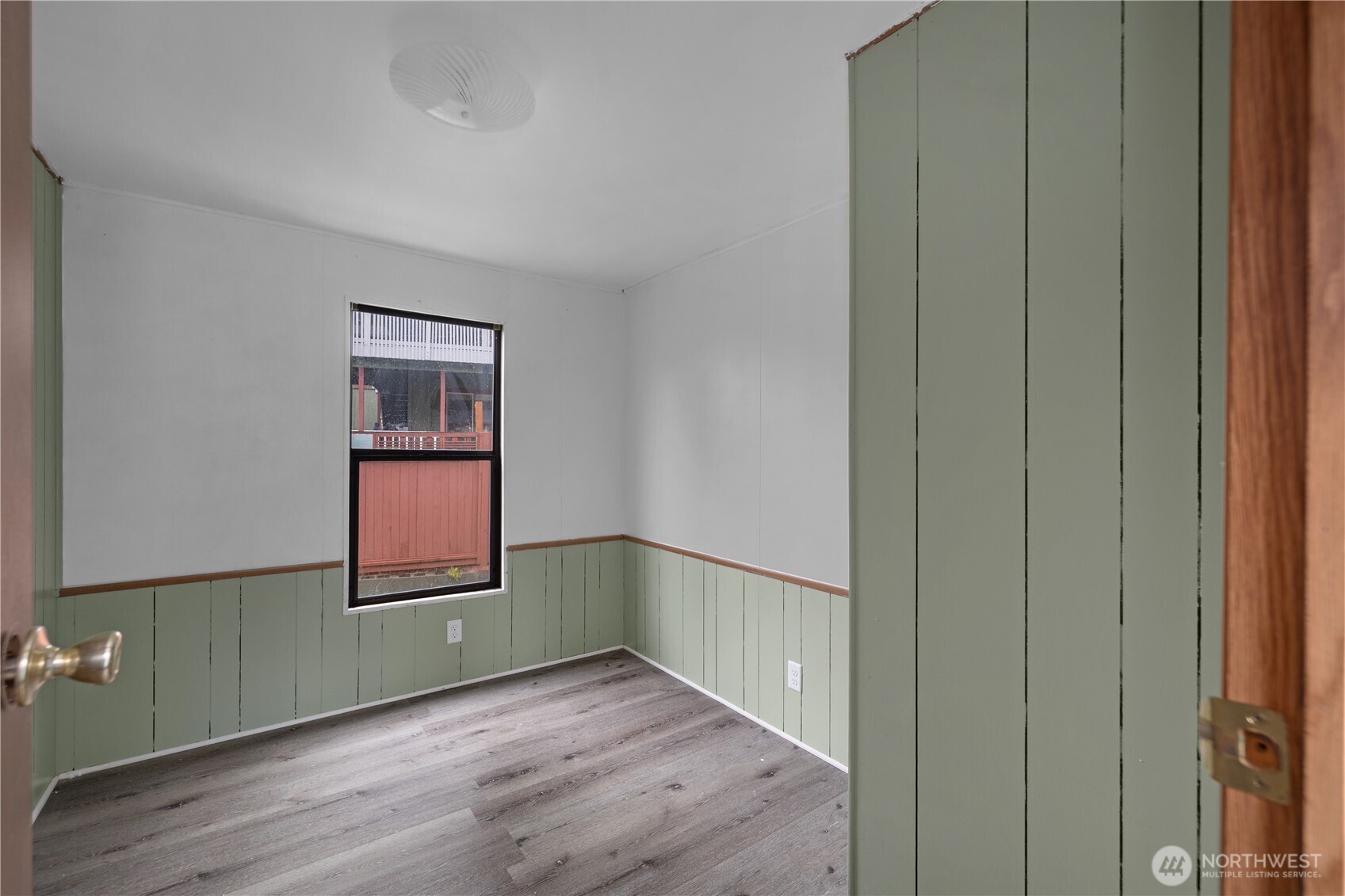 9823 Whitecap Drive Property Photo 18