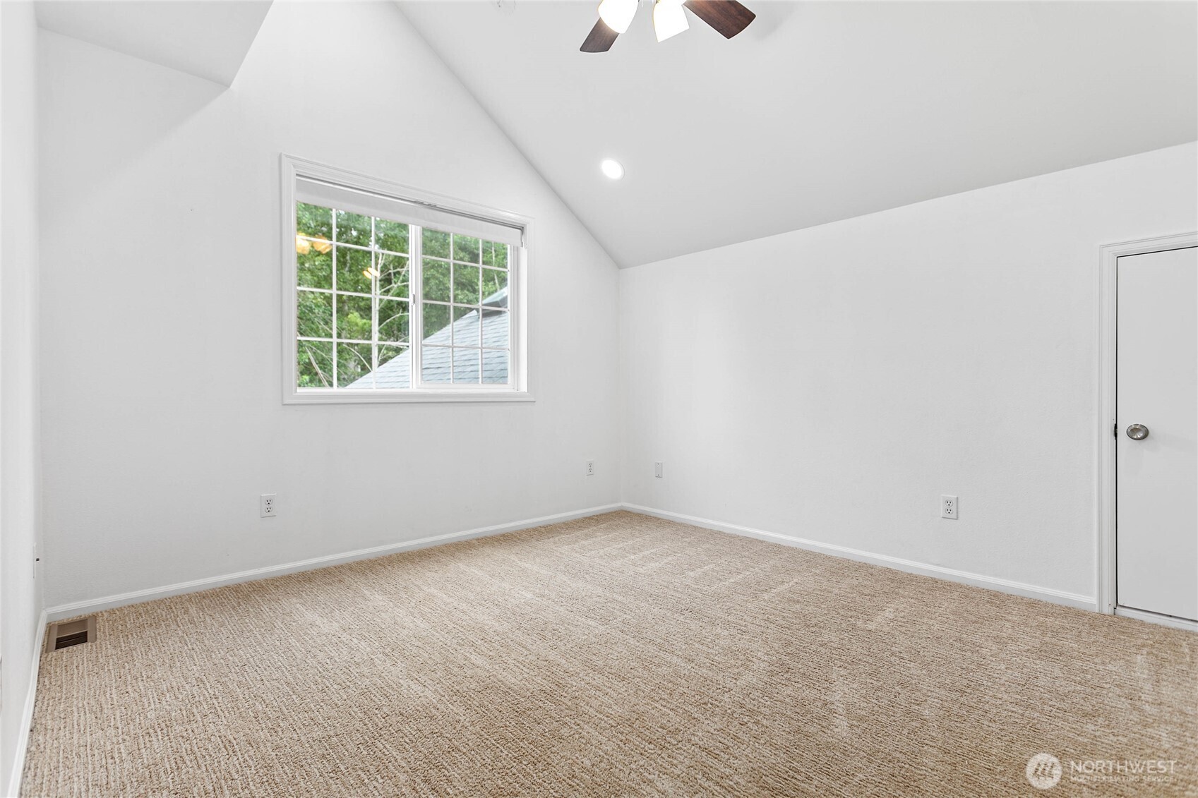 329 Viewcrest Road Property Photo 26