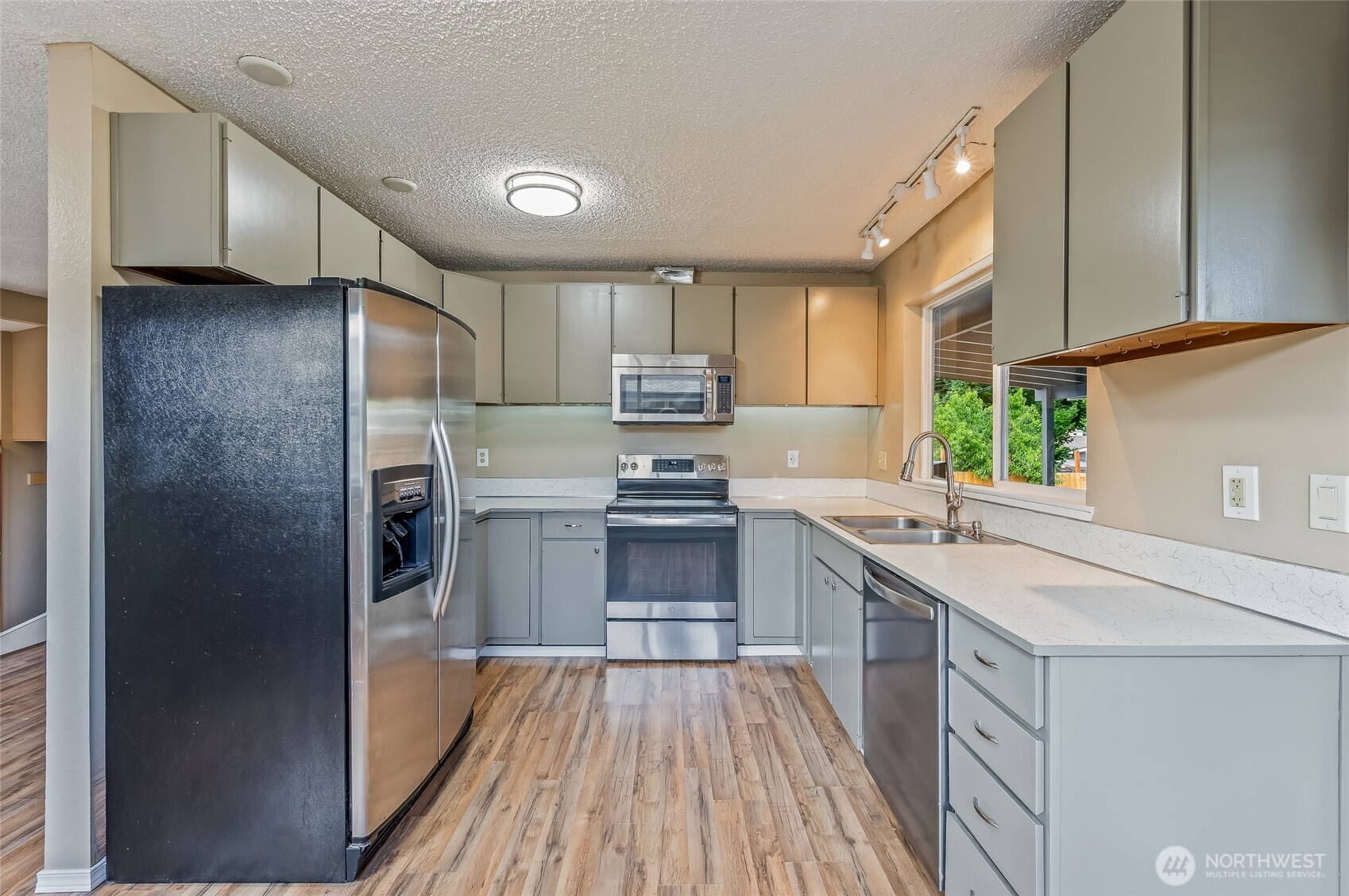 1127 S Miller Street Property Photo 6