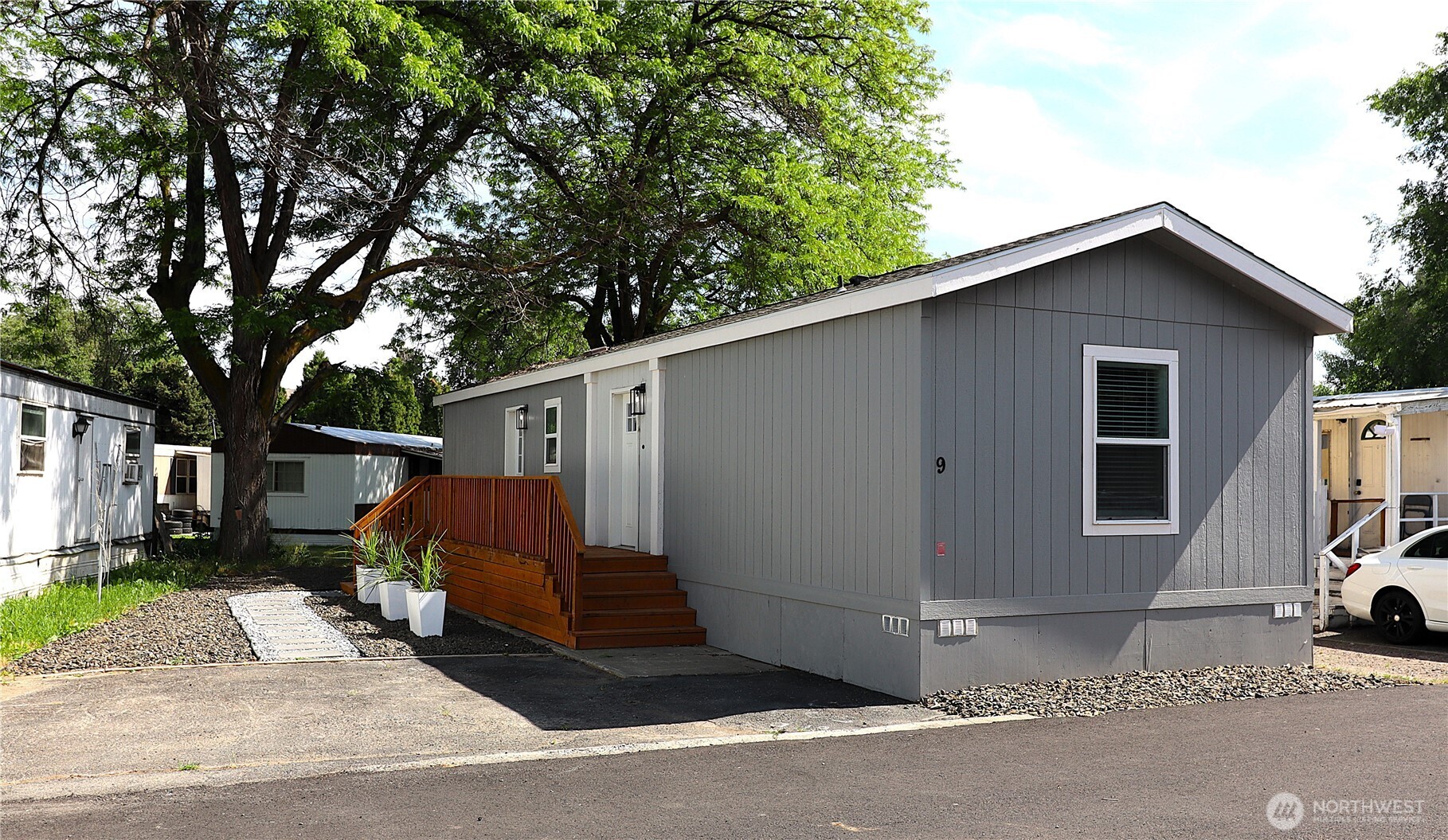 1060 N Wenas Road 9 Property Photo 1