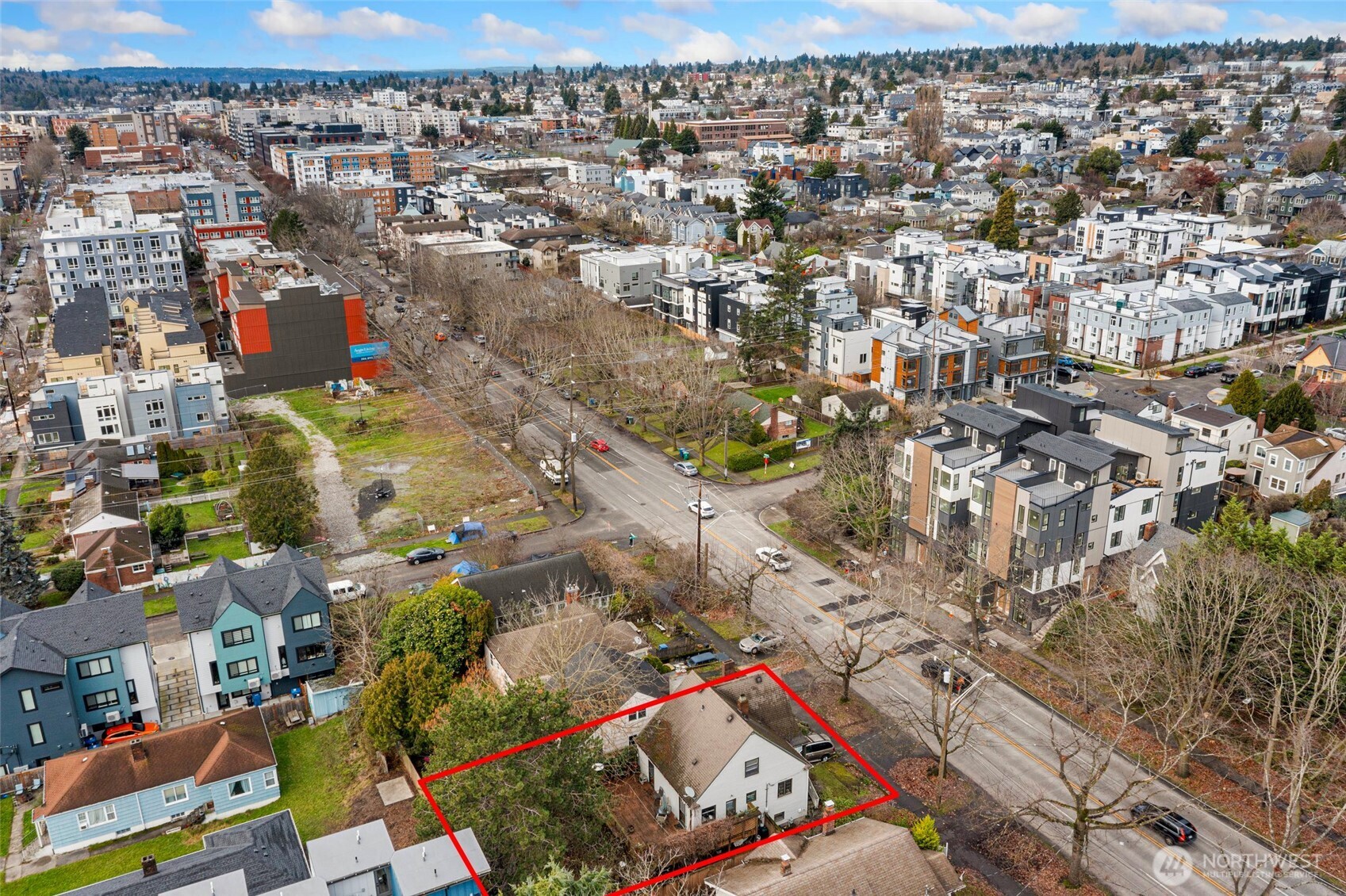 837 Nw Market Street Property Photo 2
