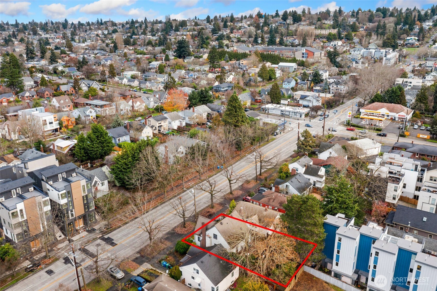 837 Nw Market Street Property Photo 3