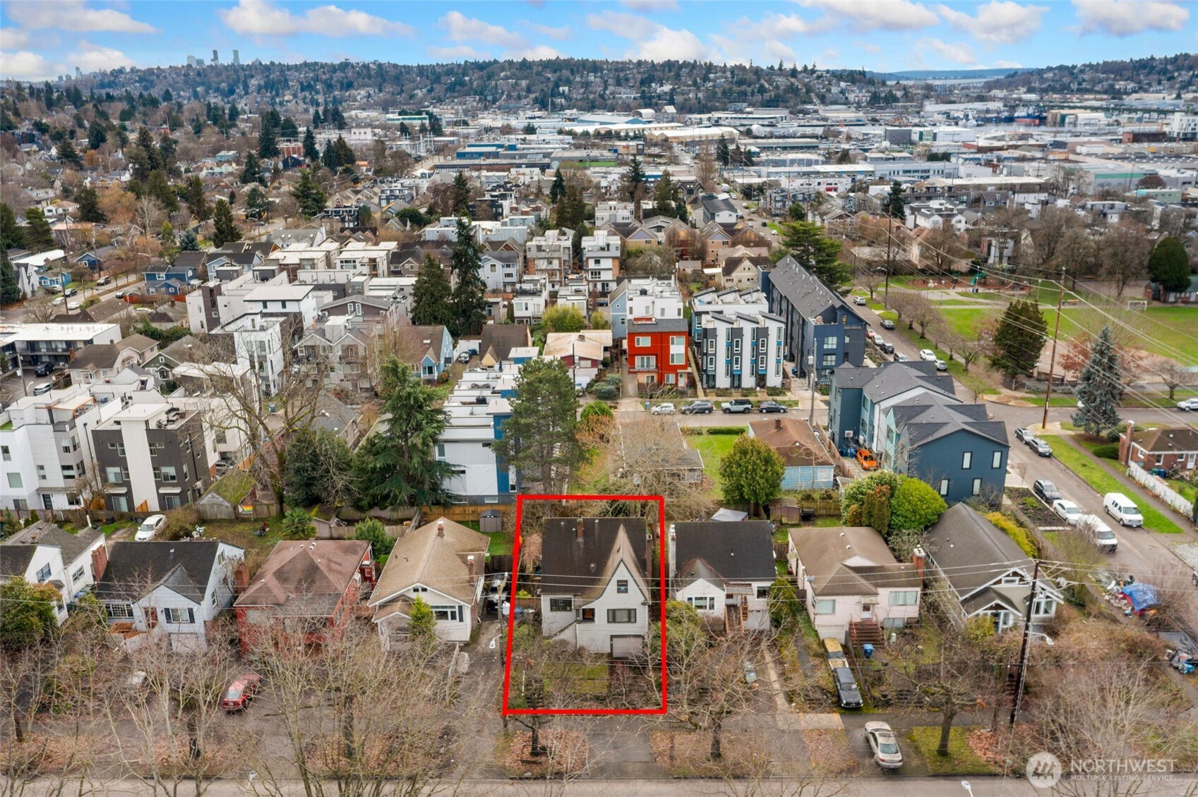 837 Nw Market Street Property Photo 7