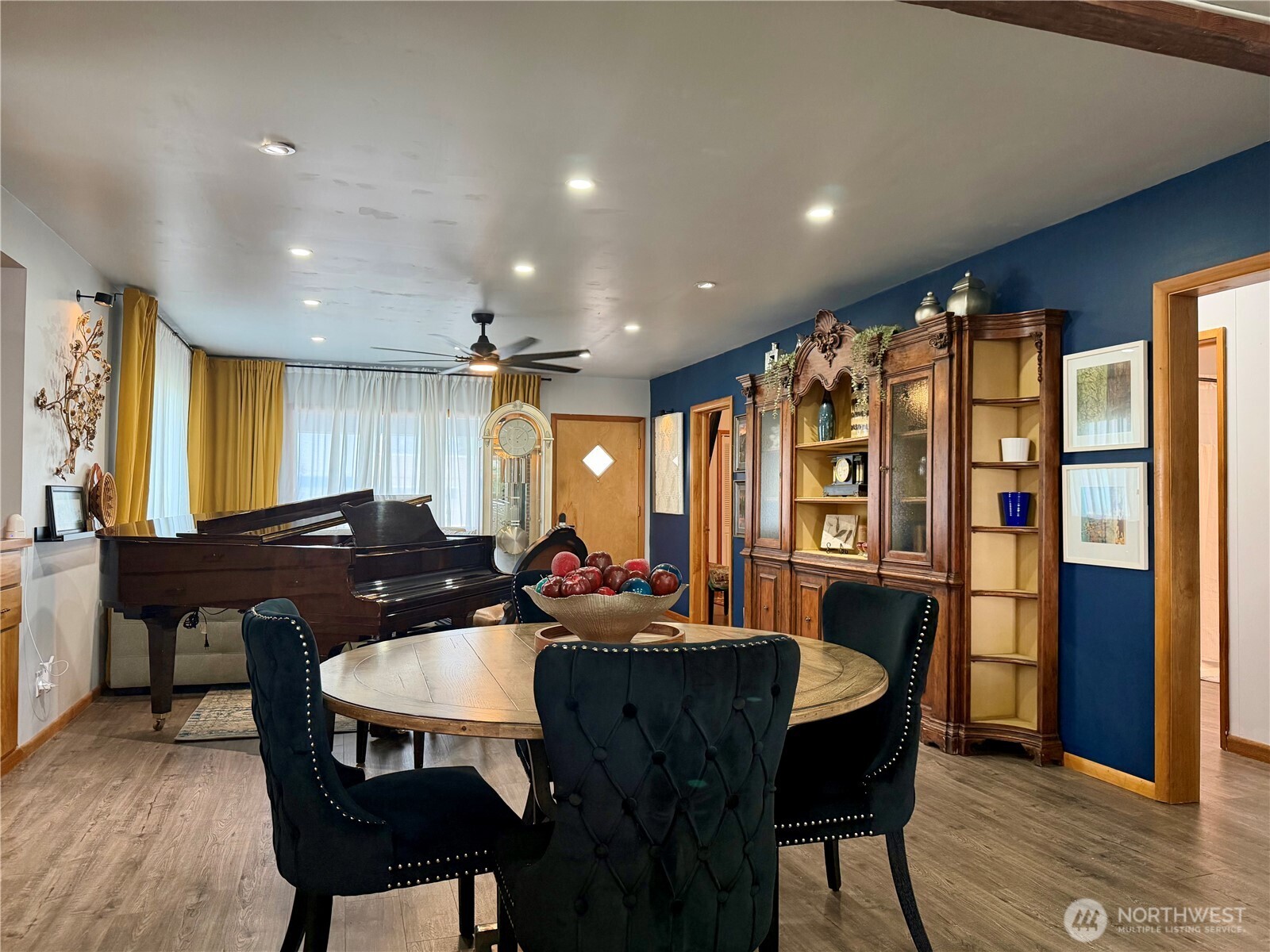 104 E 1st Avenue Property Photo 4