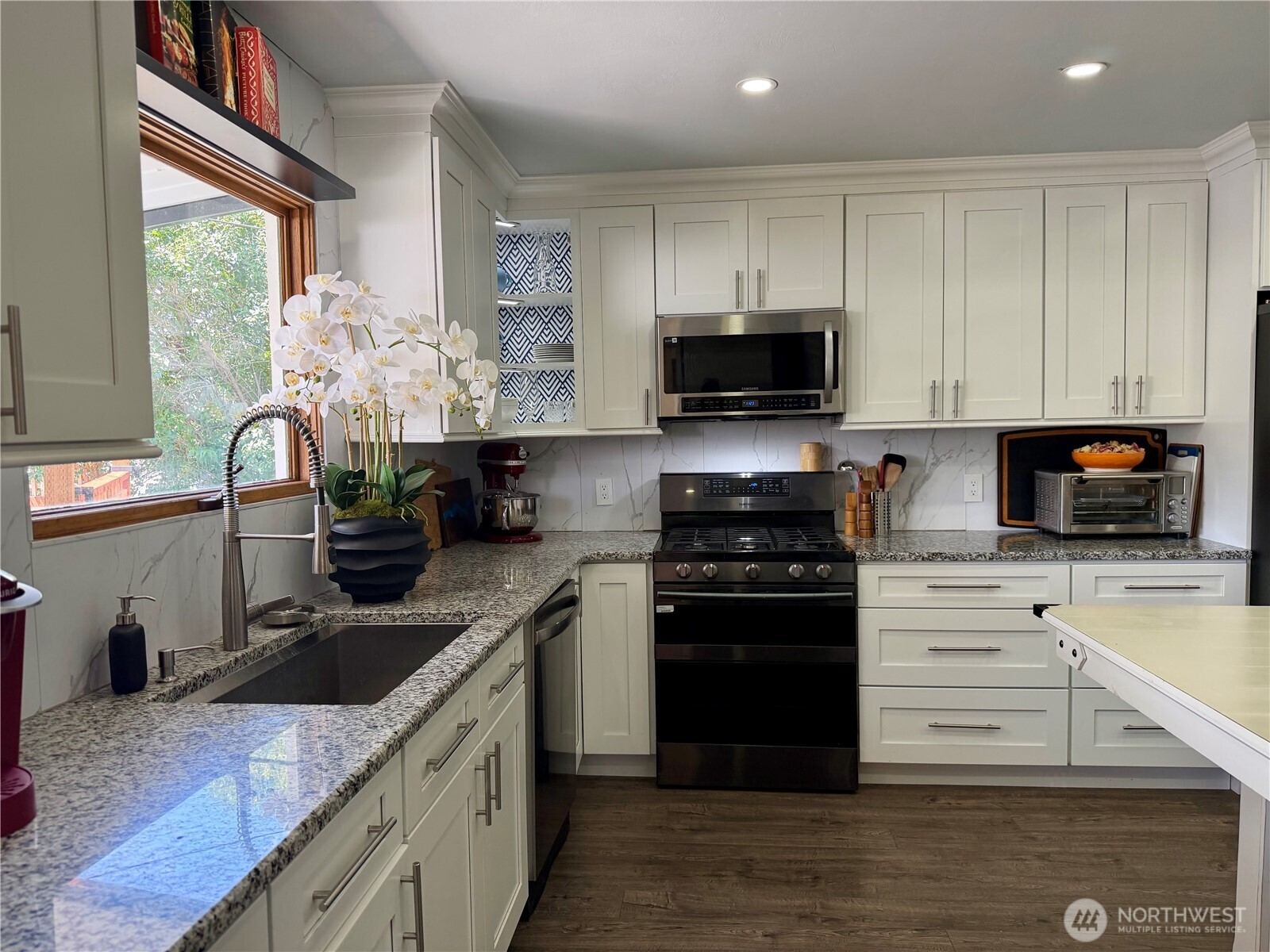 104 E 1st Avenue Property Photo 17