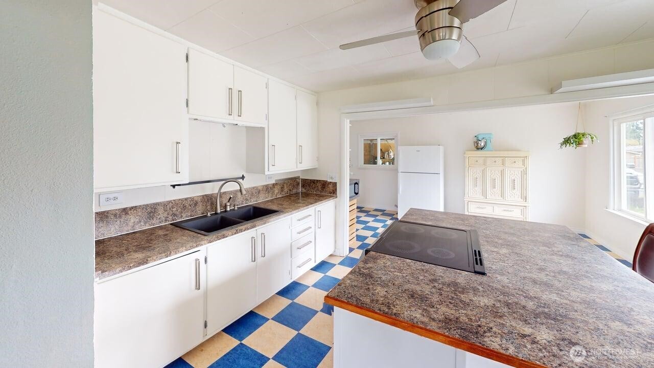 505 Waldron Street Property Photo 14