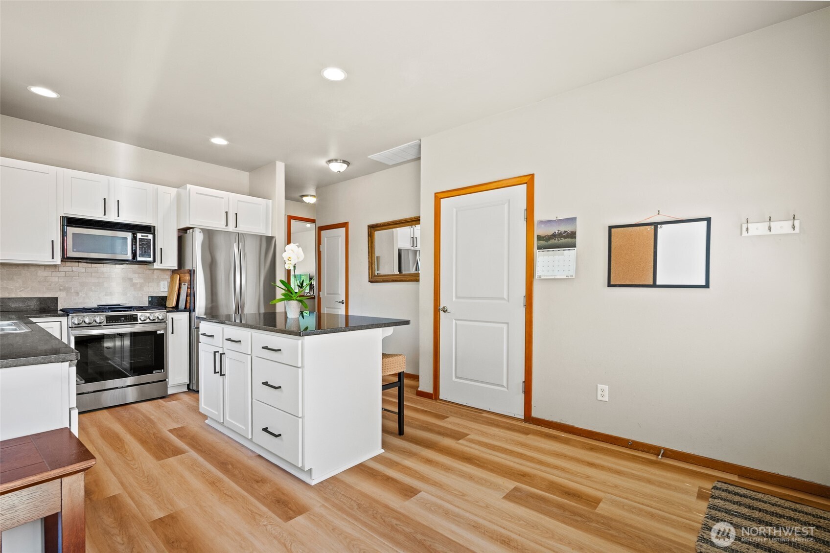 6212 Malloy Avenue Property Photo 11