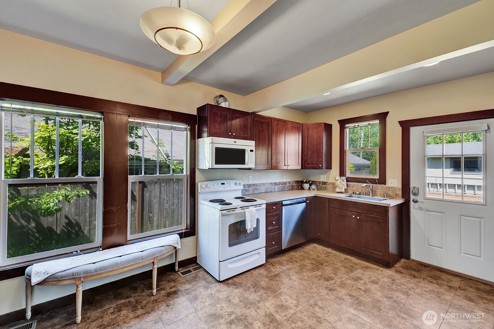 250 Se Andrews Street Property Photo 8