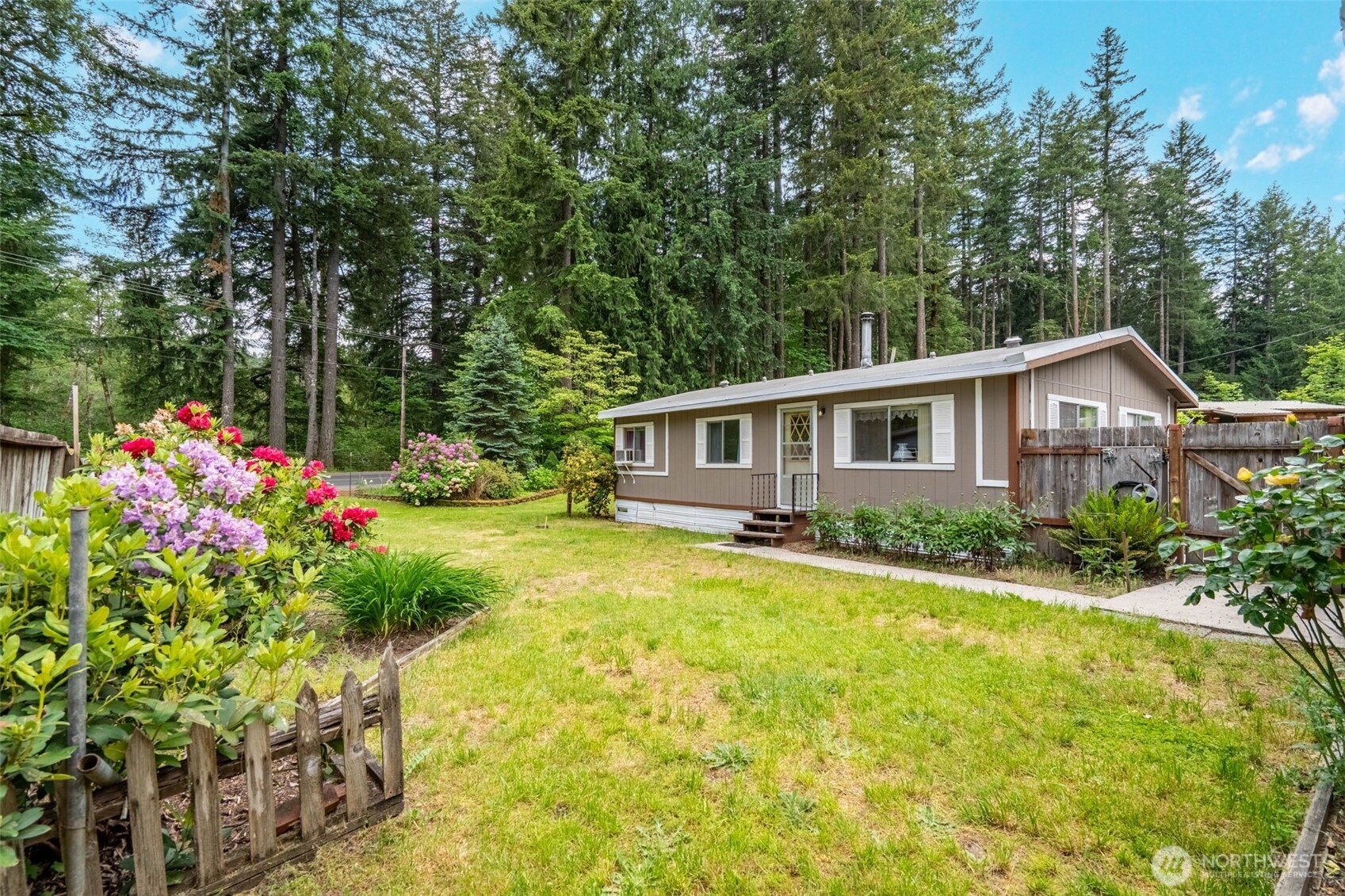 105 Mount Rainier Drive Property Photo 3