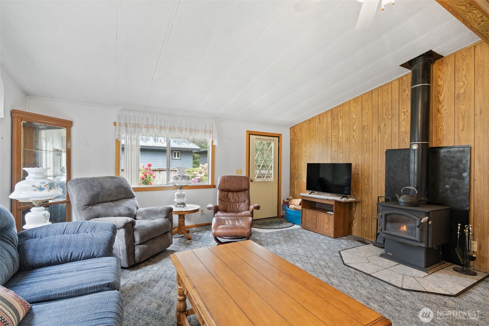 105 Mount Rainier Drive Property Photo 7
