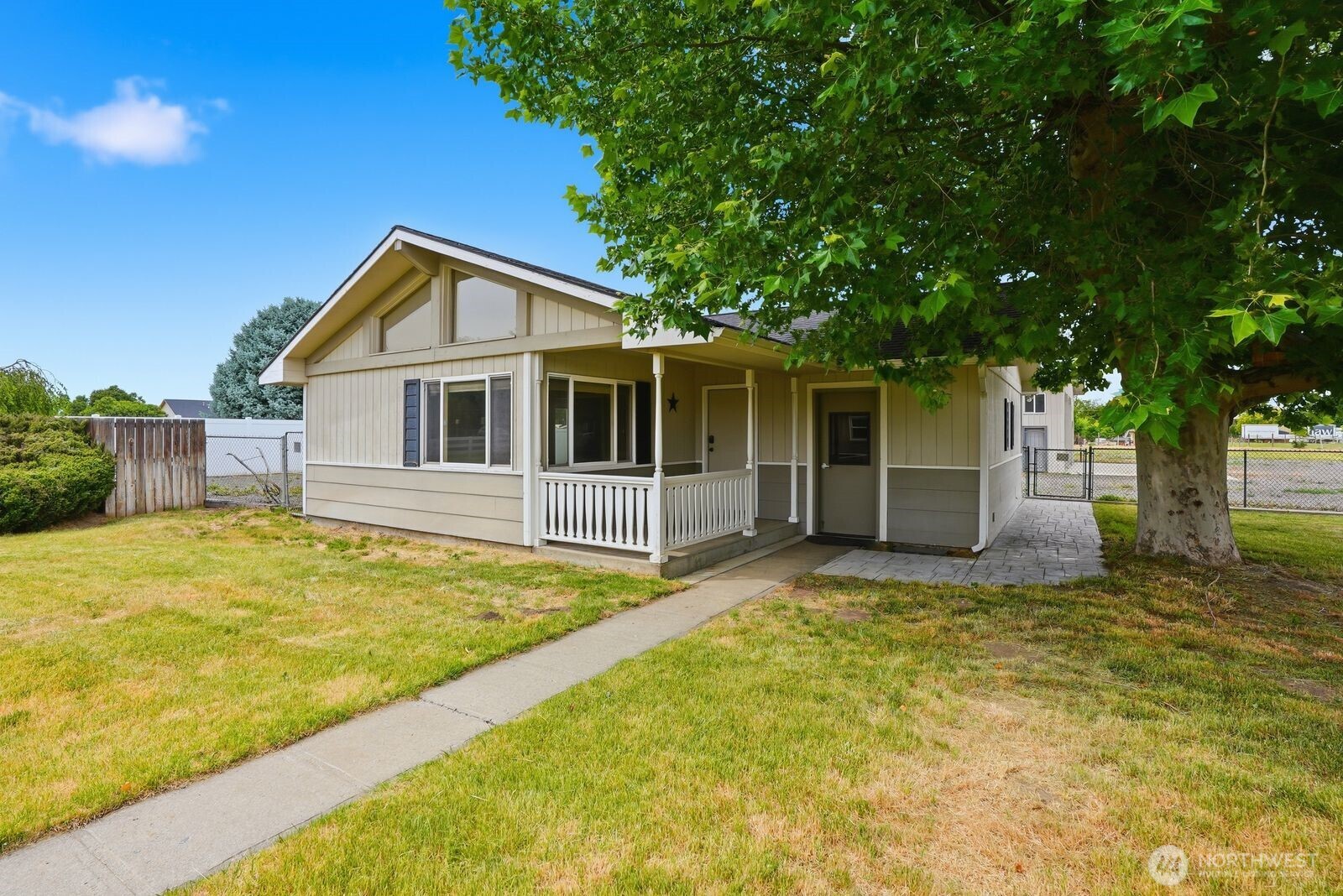 4101 Ahtanum Property Photo 3