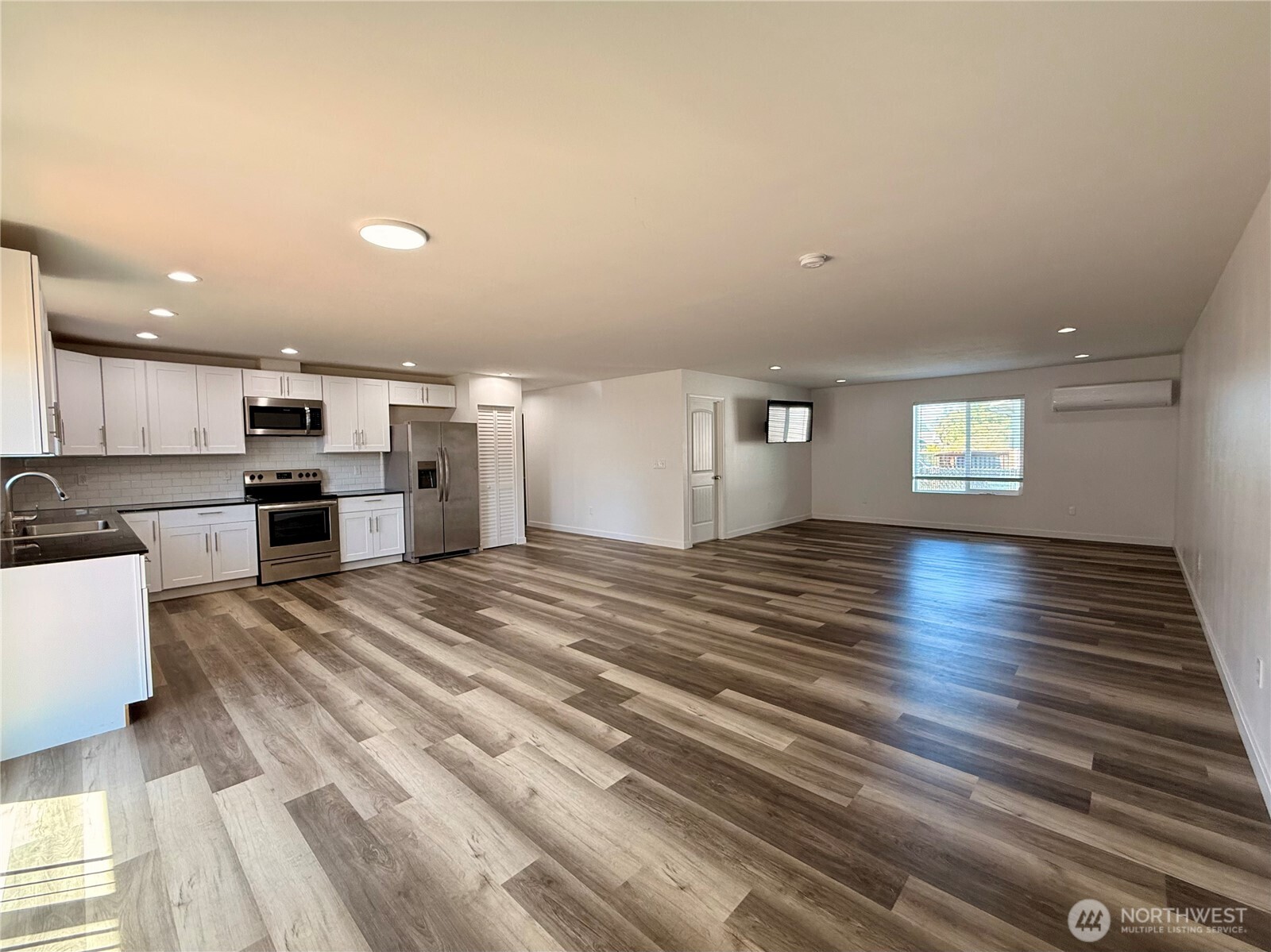 117 N Wynoochee Drive Property Photo 4