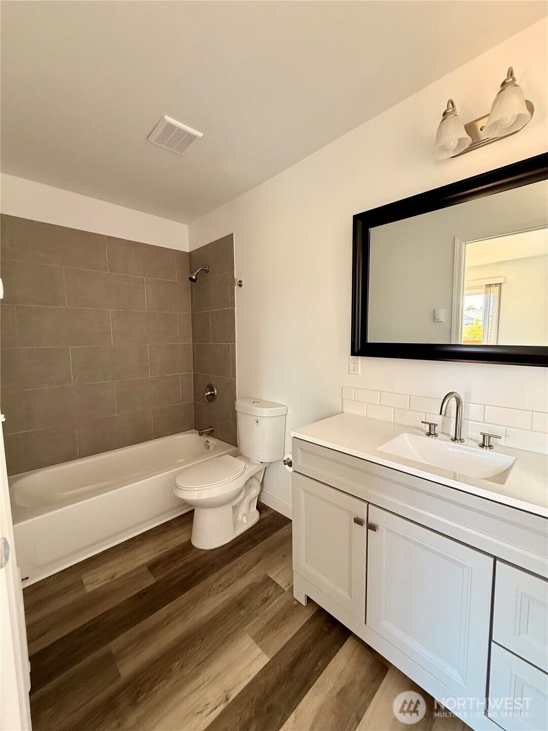 117 N Wynoochee Drive Property Photo 9