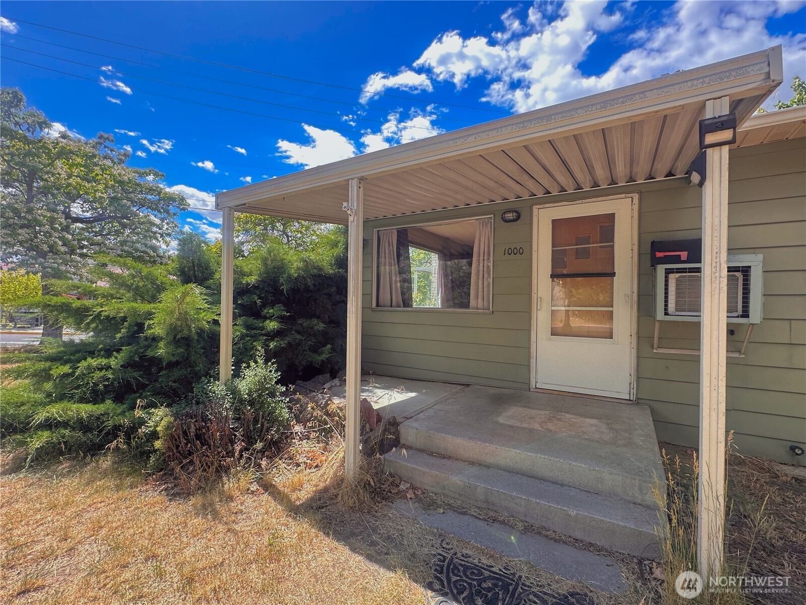 1000 Central Drive Property Photo 4
