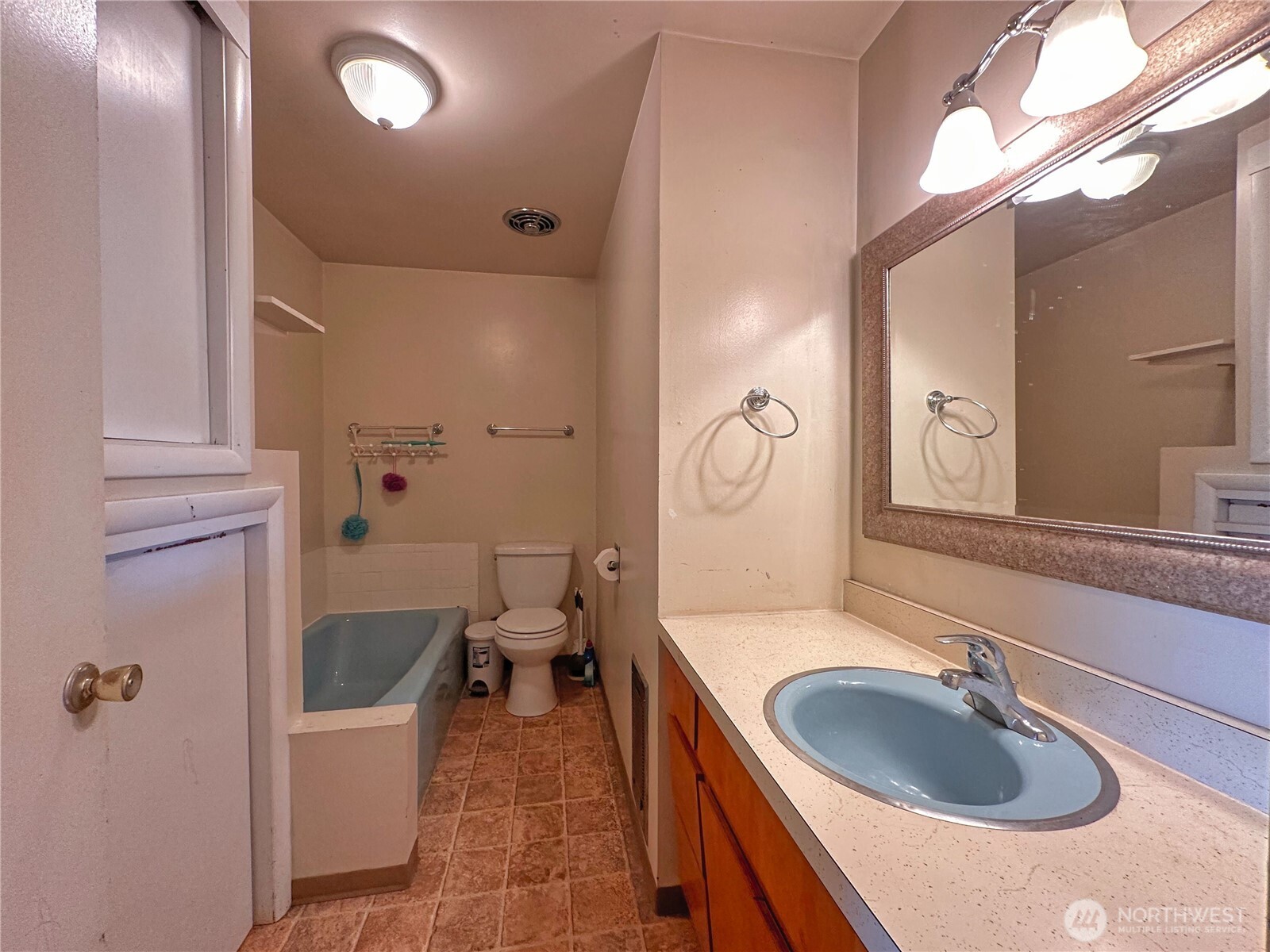 1000 Central Drive Property Photo 16