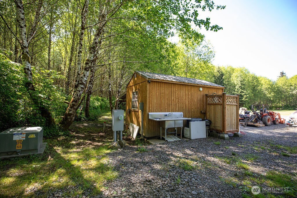 745 Green Road Property Photo 7