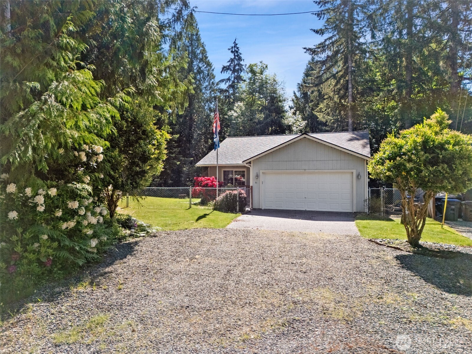 31 E Squaxin Place Property Photo 1