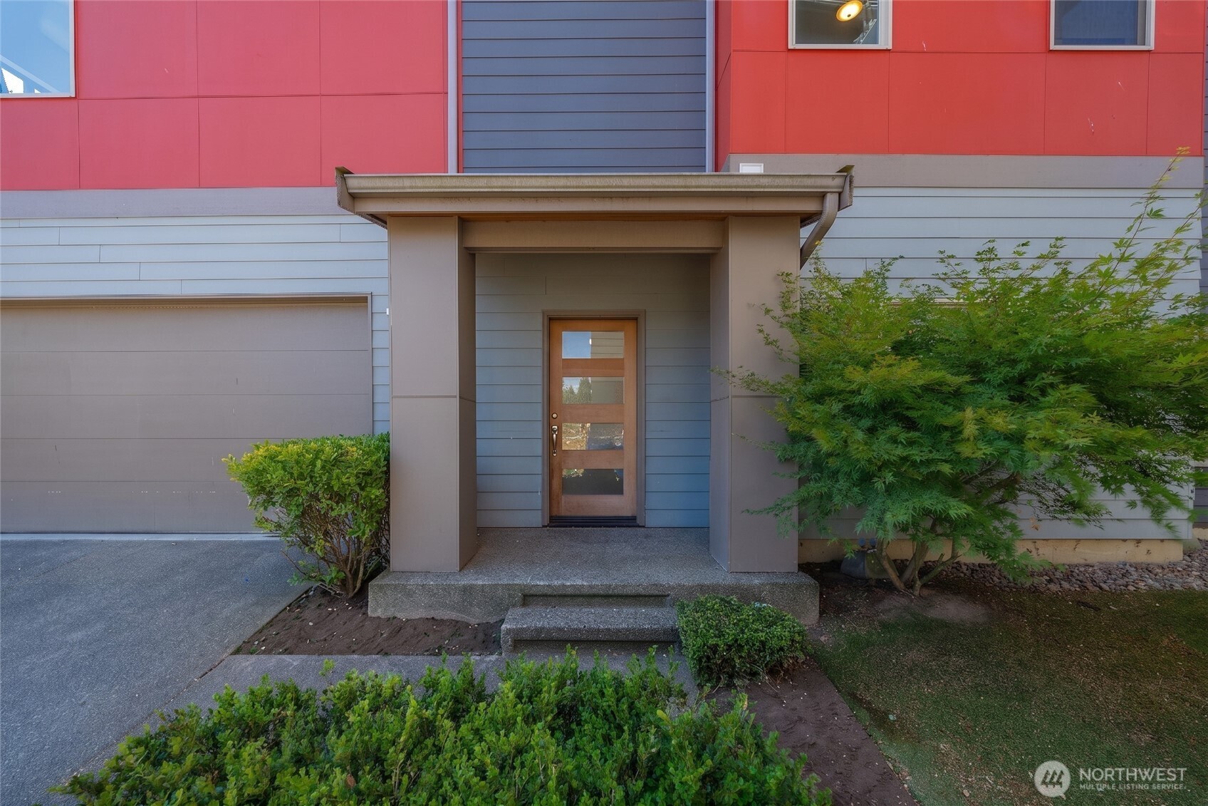 647 S 150th Street Property Photo 2