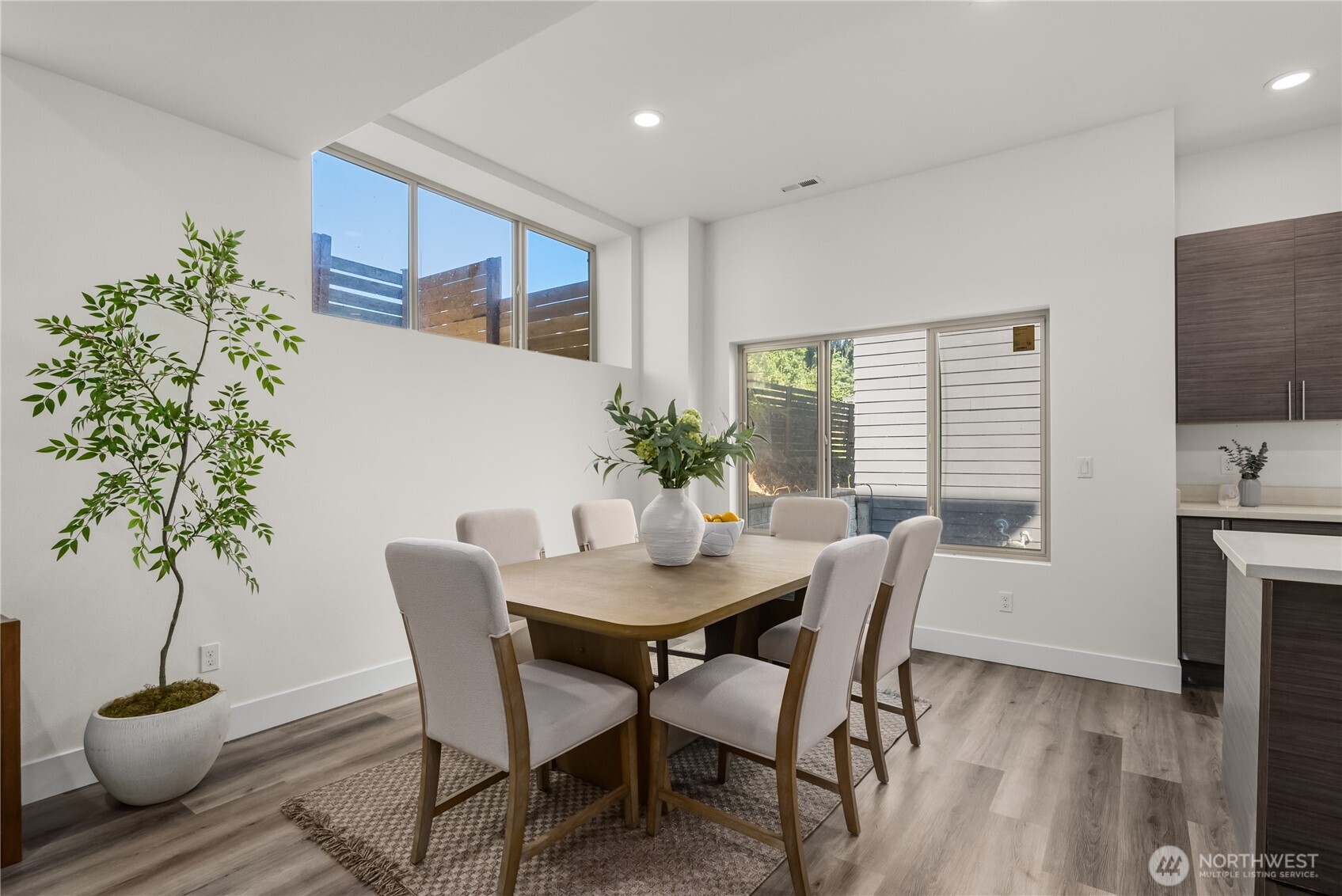 647 S 150th Street Property Photo 4
