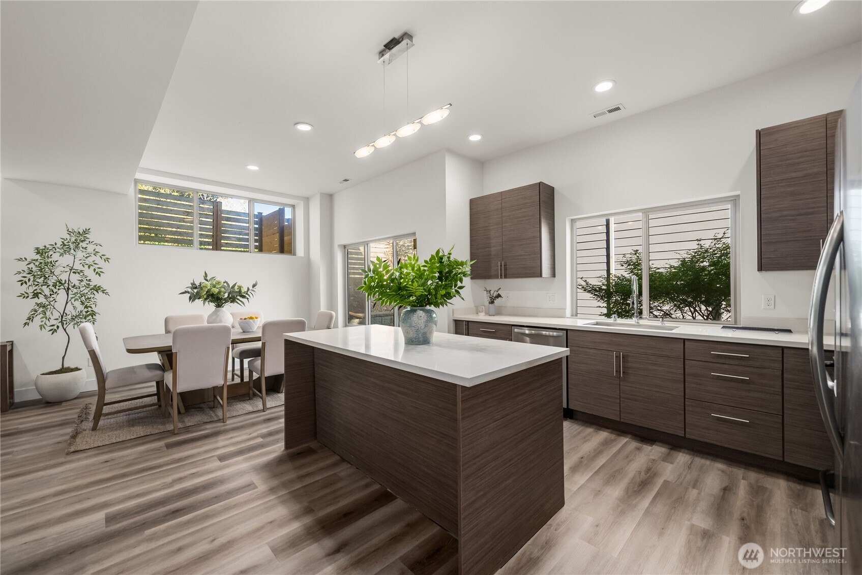 647 S 150th Street Property Photo 10
