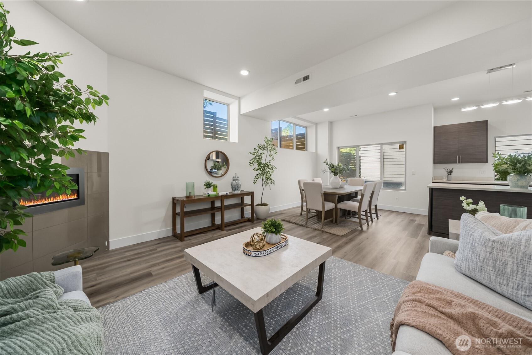 647 S 150th Street Property Photo 14
