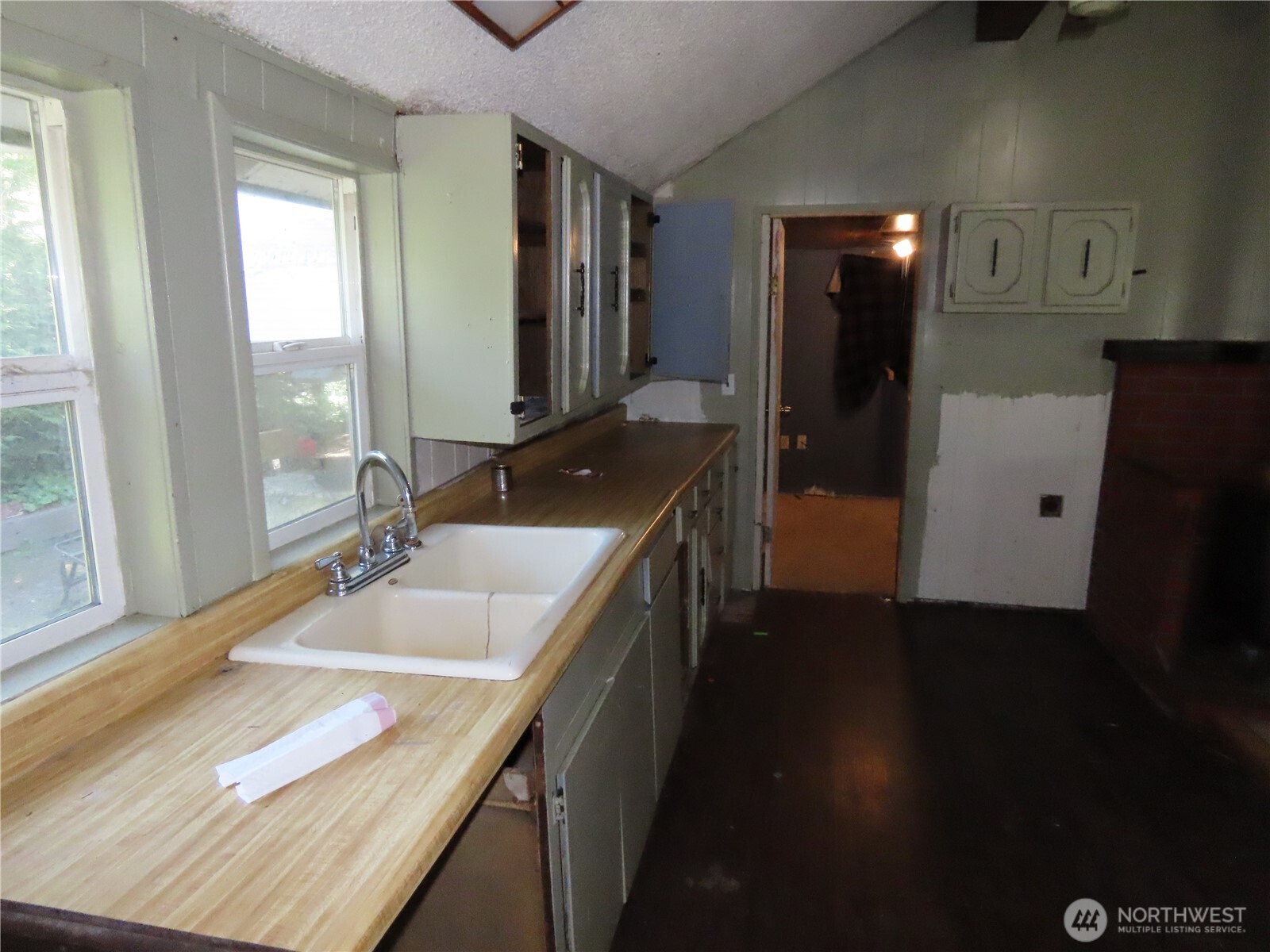1047 Pine Street Property Photo 5