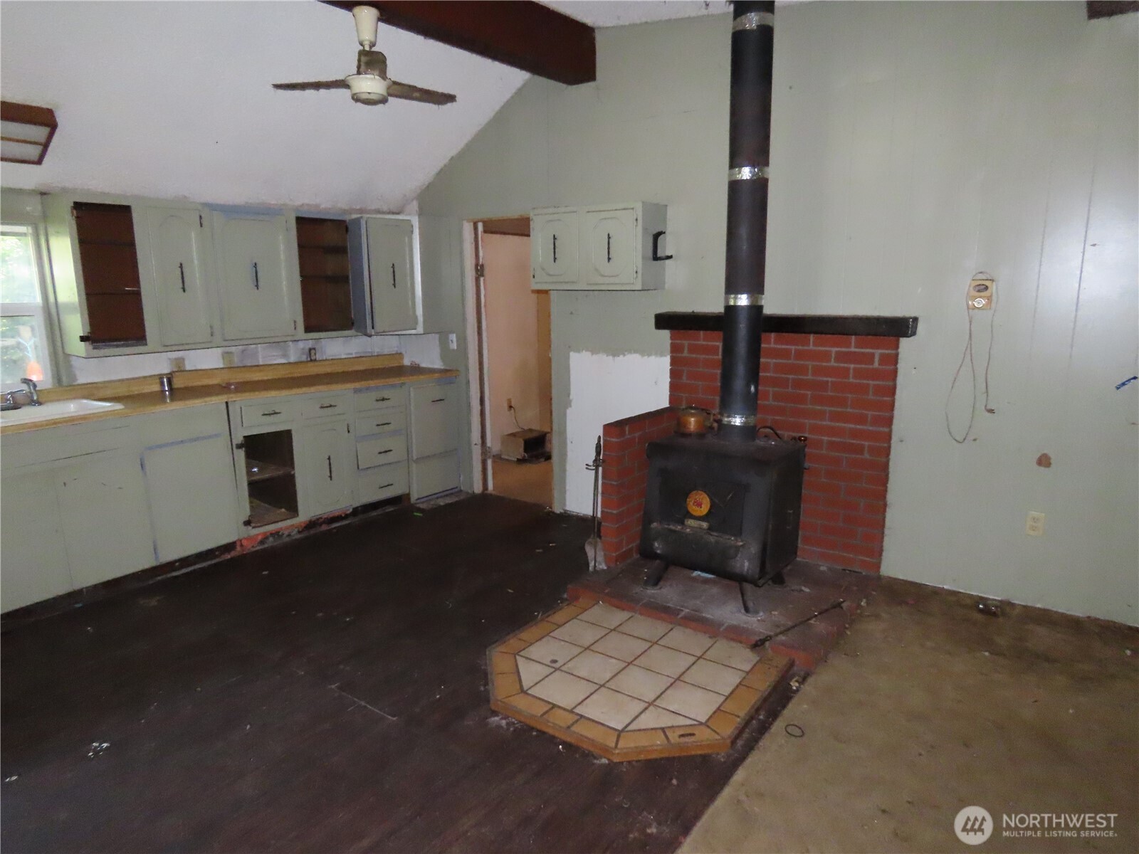 1047 Pine Street Property Photo 13