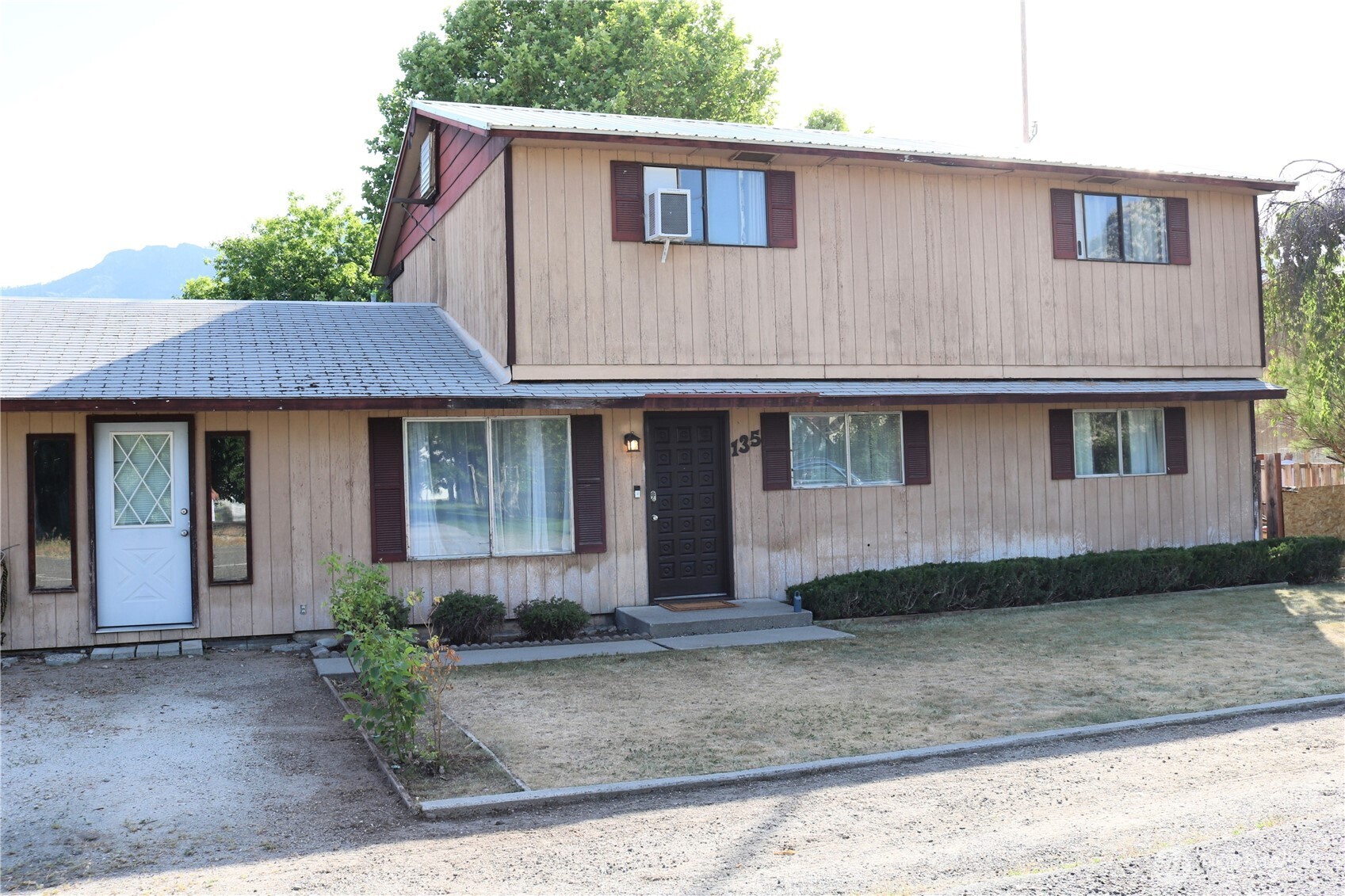 135 Eveline Street Property Photo 1