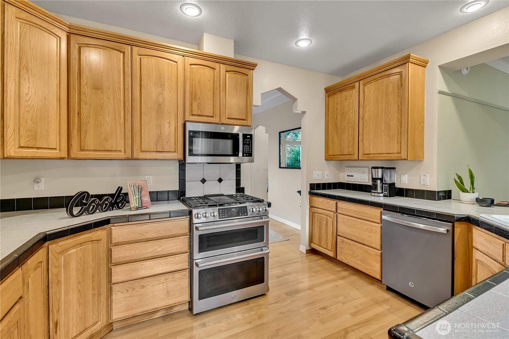 6725 Mirror Court Property Photo 9