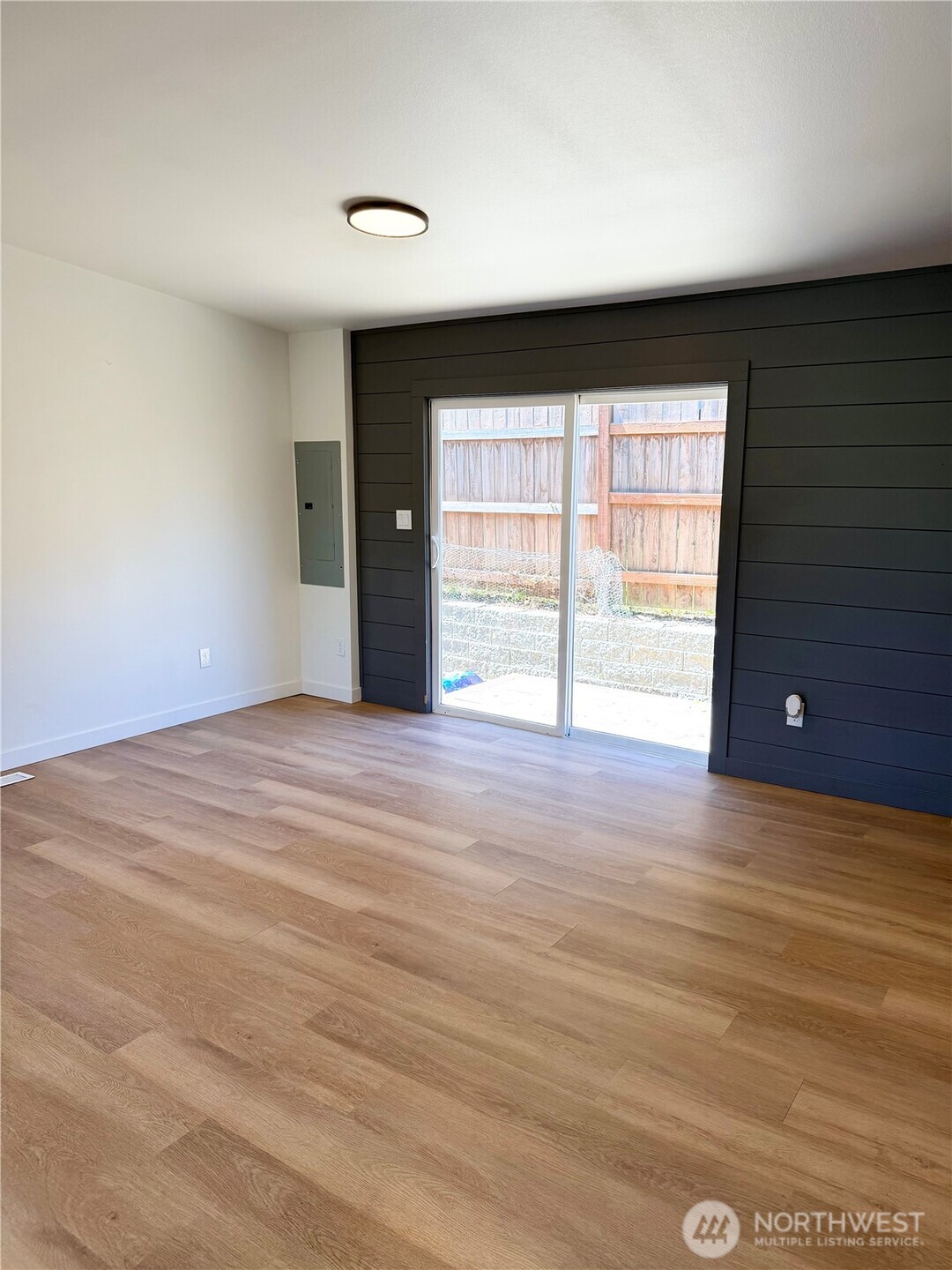 6589 Ne Center Street Property Photo 8
