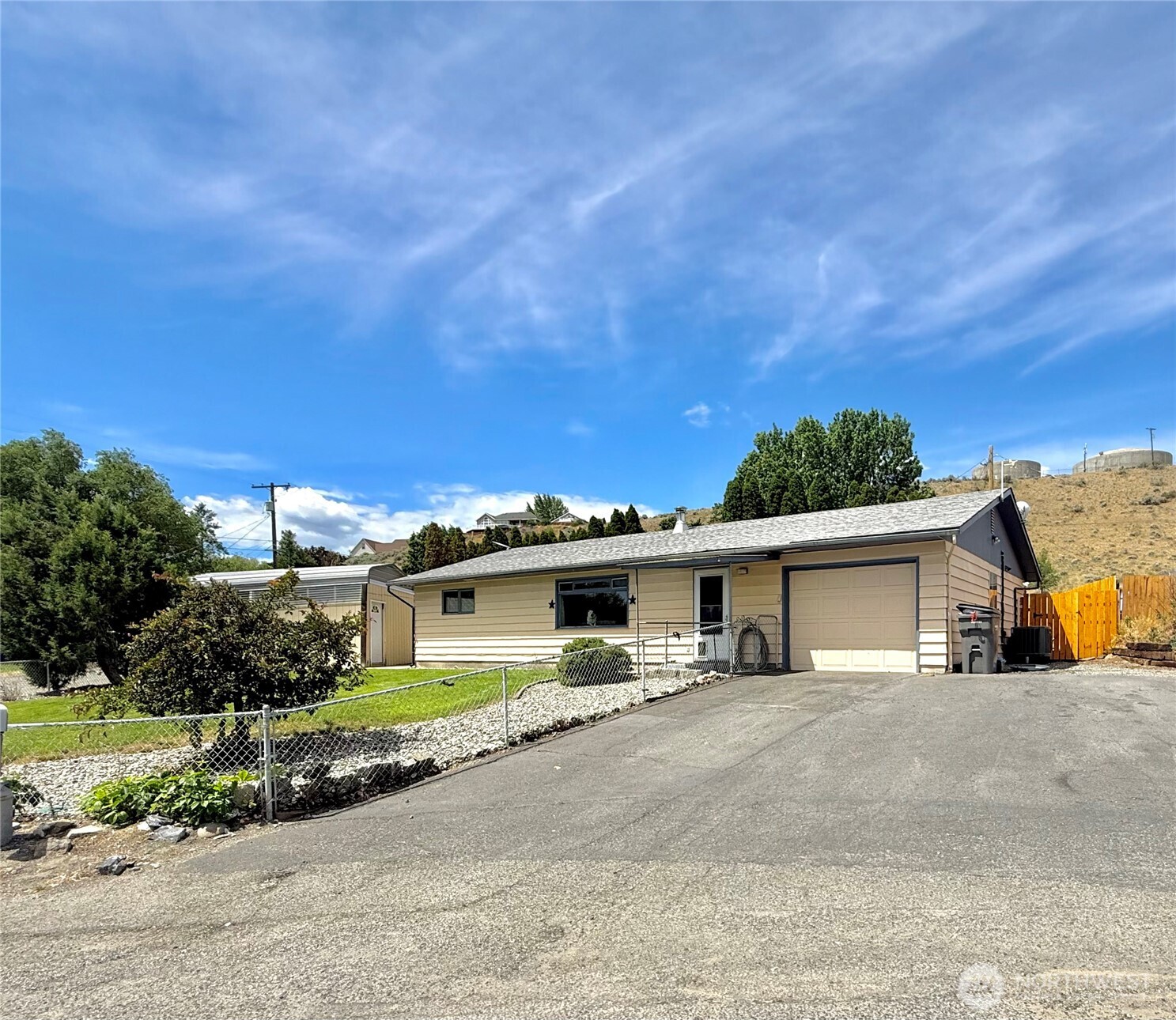 703 Sunrise Drive Property Photo 2