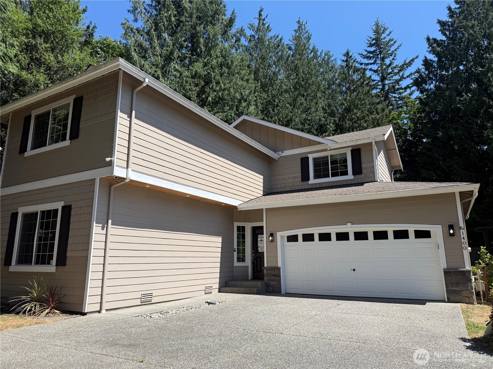 1400 Weaver Way Property Photo 1
